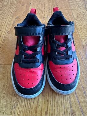 Nike Court Borough Low Recraft Kids: Black and Red Velcro Sneakers